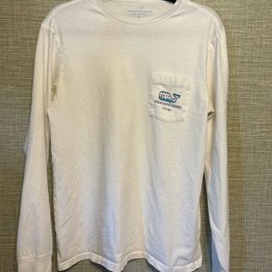 Vineyard Vines long a levee white Chicago T-shirt small
